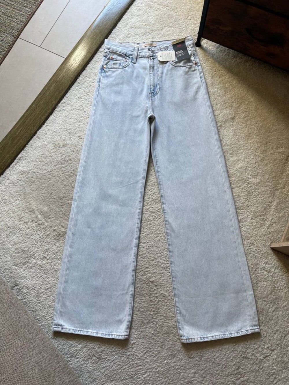 NWT Levi’s Premium Ribcage Wide Leg High Rise Women’s Jeans Size 26/32 - Picture 3 of 13